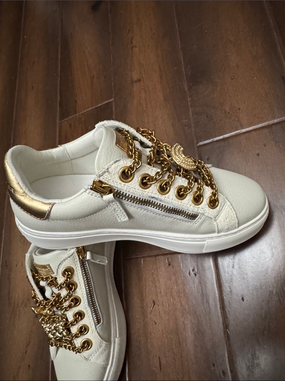 Kurt Geiger Leather Women’s Sneakers with Gold Chain Trim - Picture 3 of 5